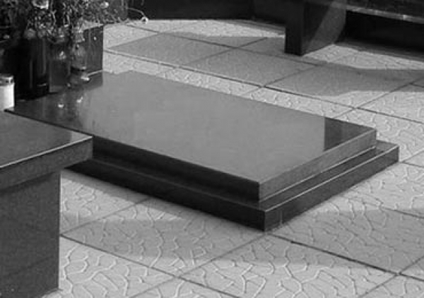 Надгробные плиты